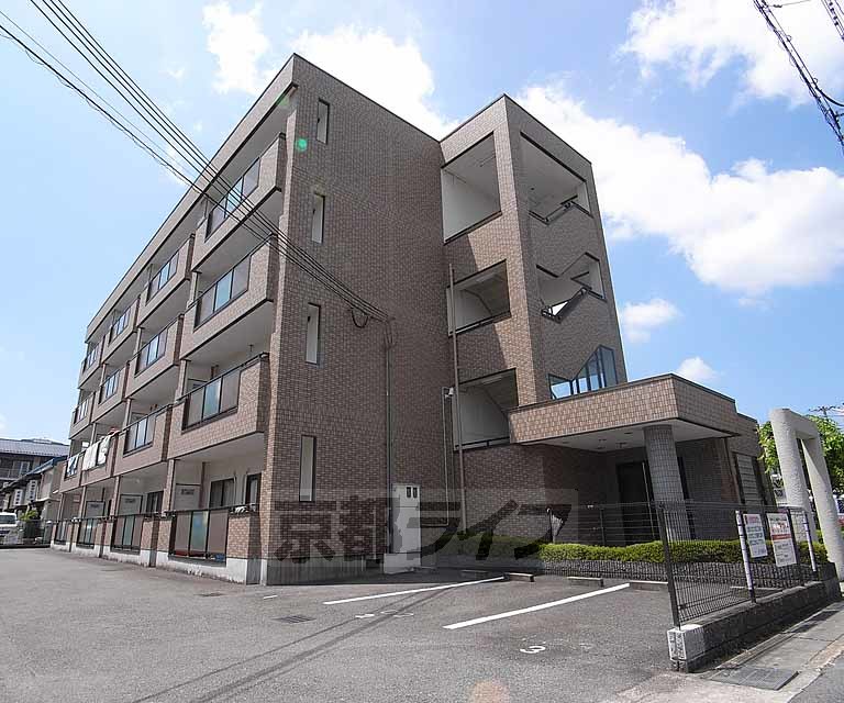 建物外観　がっちりしたマンションです。