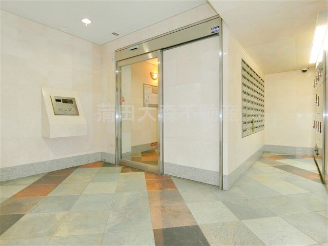 エントランス　防犯カメラTVモニター付オートロック宅配BOXメールBOX管