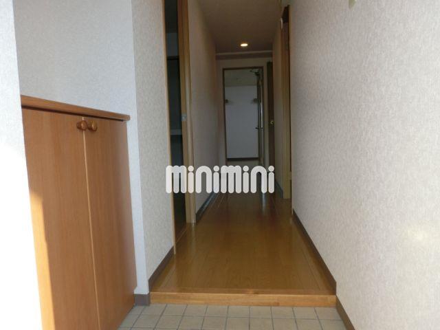 玄関　玄関の眺めです。下駄箱が備え付きです。