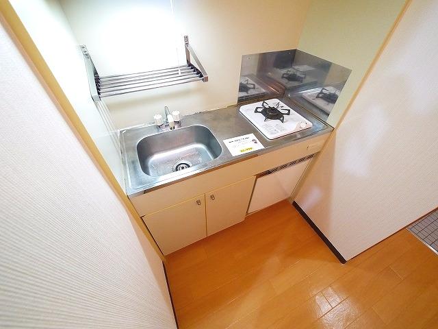 キッチン　コンパクトなキッチンで掃除もラクラク