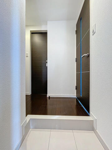 玄関　※同タイプ参考写真