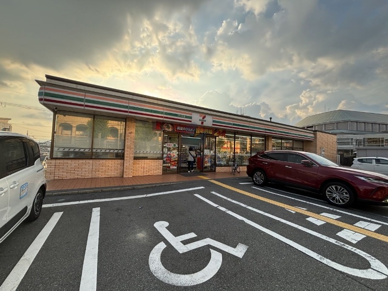 コンビニ　セブンイレブン（コンビニ）まで190m