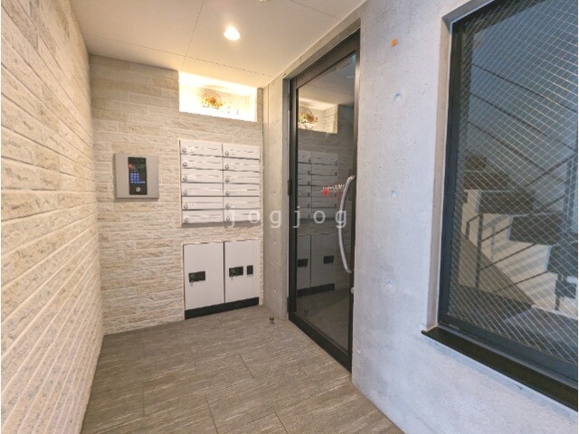 ロビー　オートロック