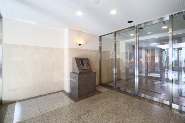 エントランス　ゆとりのあるエントランスです