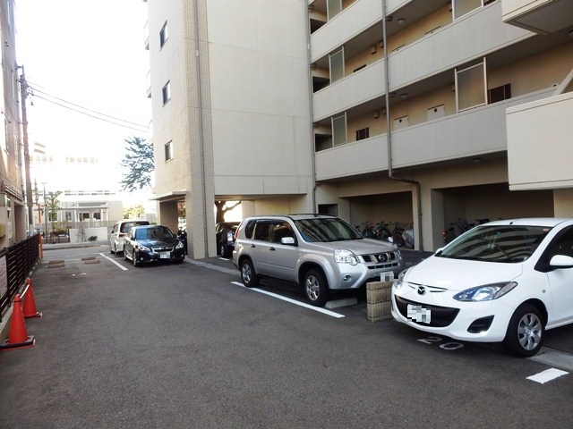 駐車場　駐車場空き状況は随時ご確認ください。