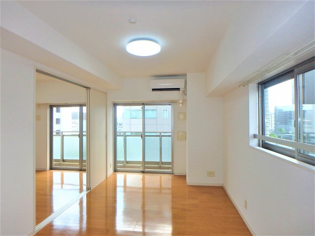 居室・リビング　リビング８．７帖！角部屋で明るいお部屋です♪（同仕様のお部屋