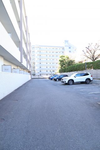 駐車場　駐車場完備です