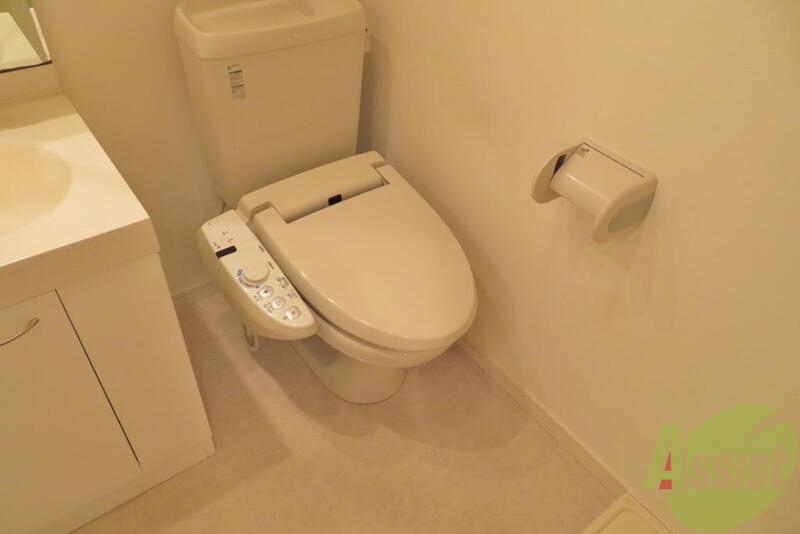 トイレ　トイレにはウォシュレットが付いてます。清潔でいいですね。