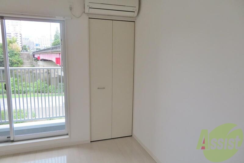 収納　クローゼットの扉も白でとてもいいですねー。