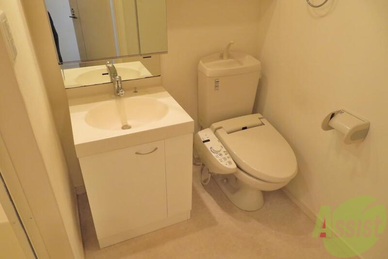 洗面設備　トイレ脇に洗面台があります。すぐ手を洗えて便利？