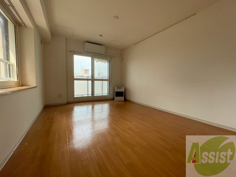 居室・リビング　１１．３帖の洋室です。広々として、きれいですね。