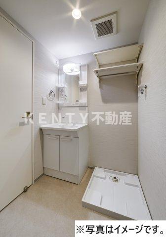 洗面設備　朝の支度にも助かる、独立の洗髪洗面化粧台