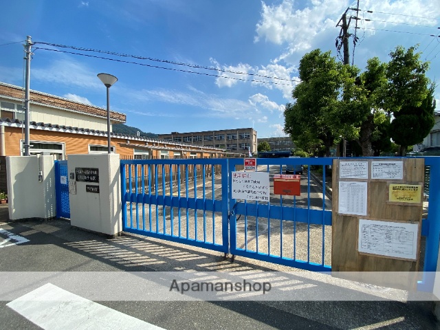 小学校　東大阪市立小学校縄手南小学校（小学校）まで659m