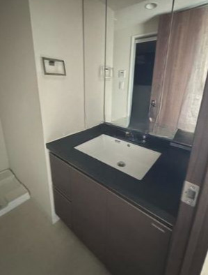 洗面設備　独立洗面台あり、毎朝おしゃれに忙しい女性の方におすすめです