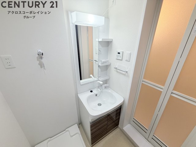 洗面設備　室内に洗濯機置き場があります