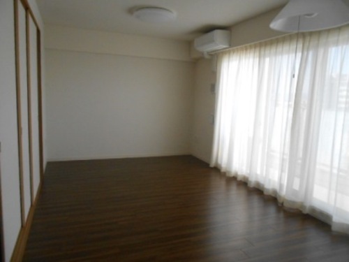 居室・リビング　リビングダイニング（カーテン・照明は撤去）