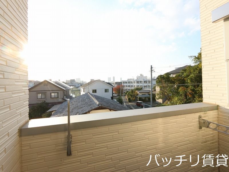 バルコニー　別号室タイプの為、現状を優先致します。