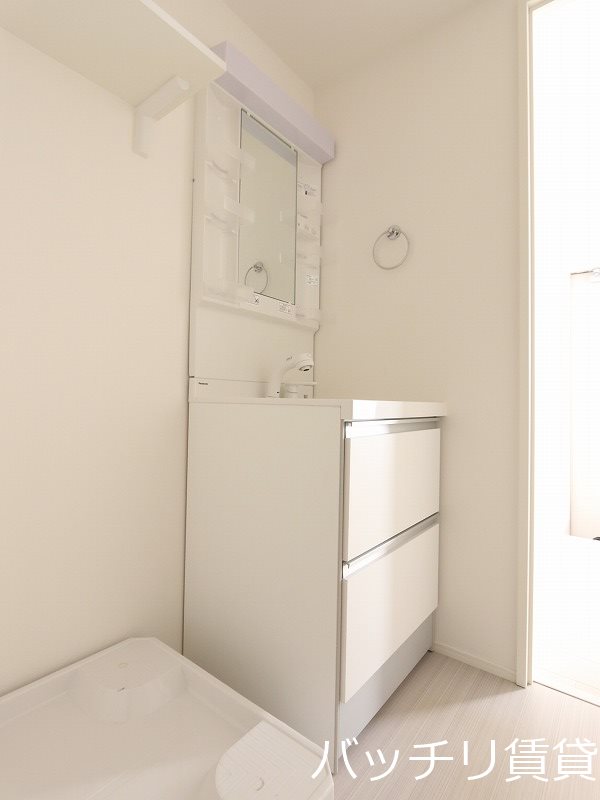 洗面設備　別号室タイプの為、現状を優先致します。