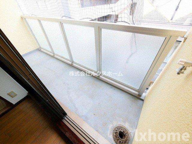 バルコニー　開放的で明るい空間を演出してくれるバルコニーです