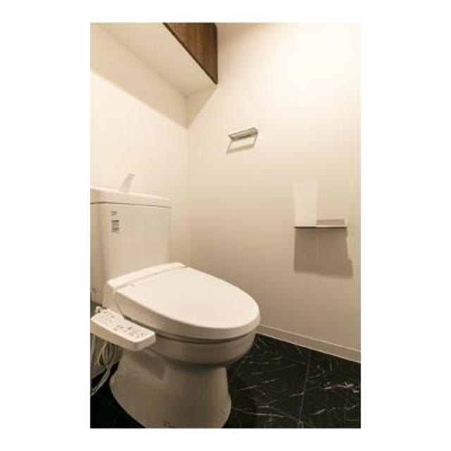 トイレ　※写真は同タイプ住戸です。