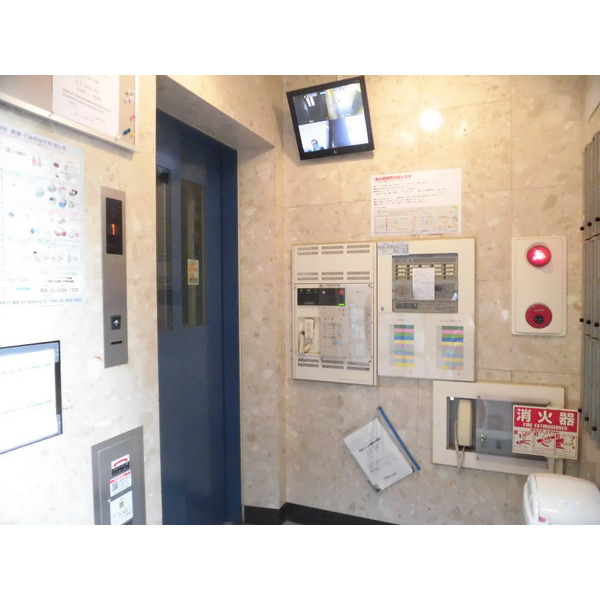 ロビー　防犯カメラ