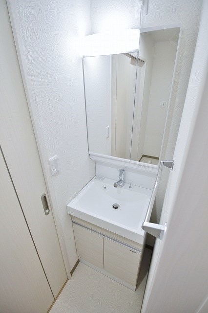 洗面設備　シャンプードレッサー付き洗面台