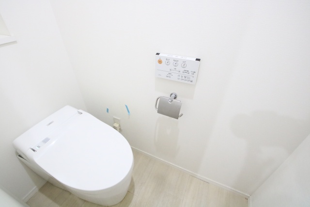 トイレ　※別室の参考写真の為、現況優先です。