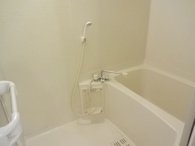 バス・シャワールーム　清潔感ありますね！