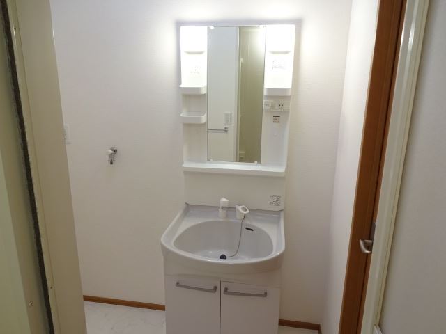 洗面設備　朝大活躍の独立洗面台！