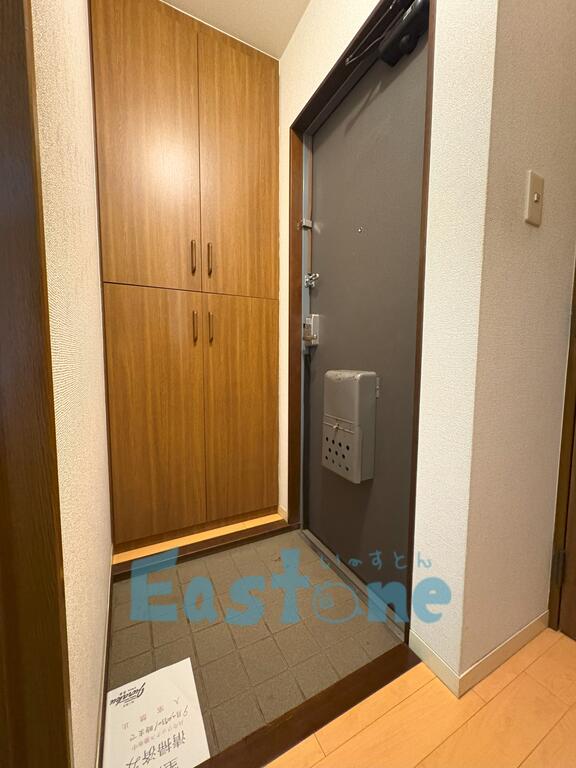 玄関　大きめのシューズボックスあります