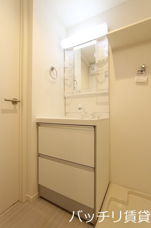 洗面設備　別号室タイプの為、現状を優先致します。