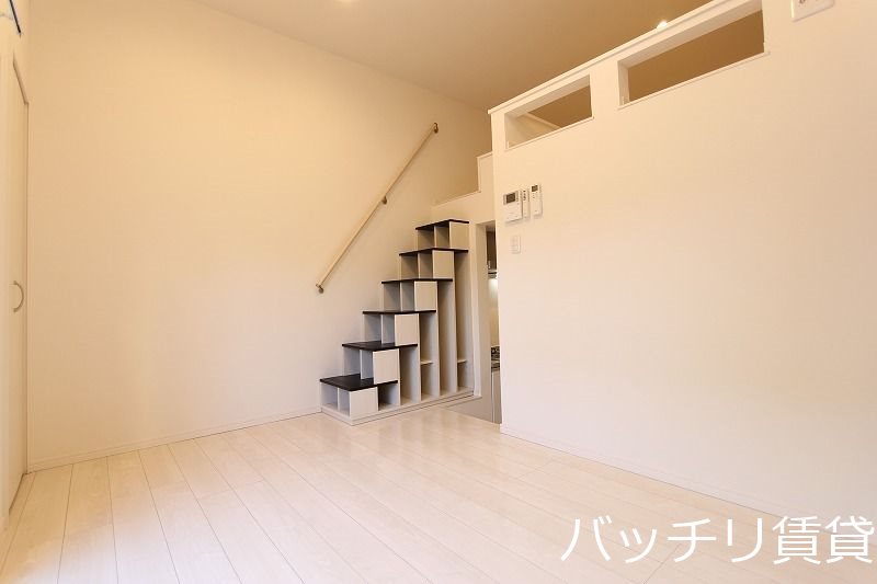 居室・リビング　別号室タイプの為、現状を優先致します。