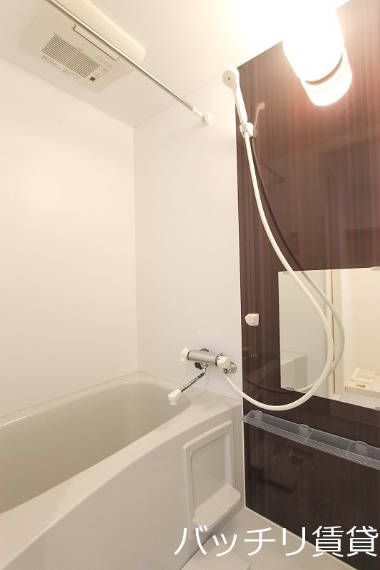 バス・シャワールーム　別号室タイプの為、現状を優先致します。