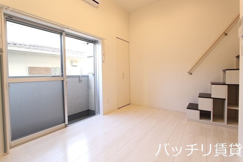 バルコニー　別号室タイプの為、現状を優先致します。