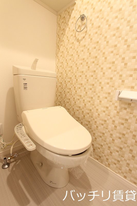 トイレ　別号室タイプの為、現状を優先致します。