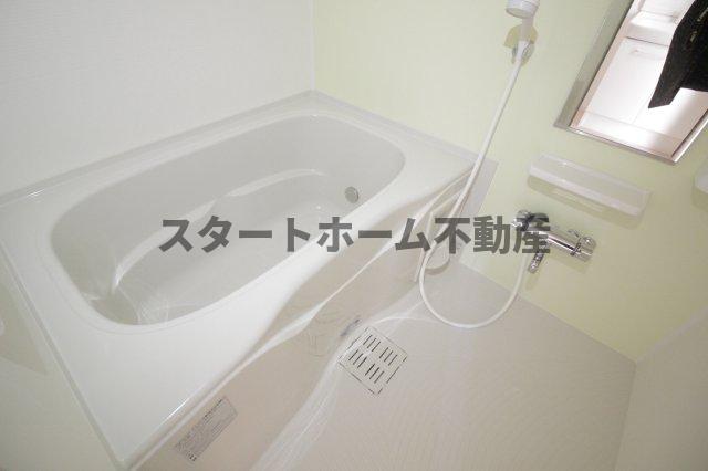 バス・シャワールーム　コンパクトで使いやすいお風呂です