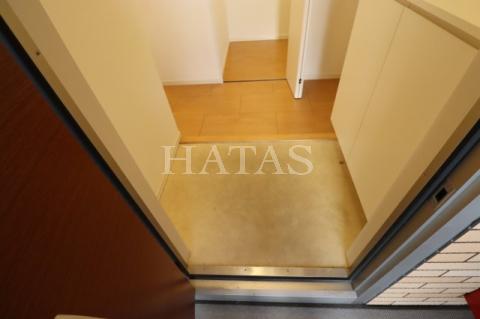 玄関　同物件別部屋です。