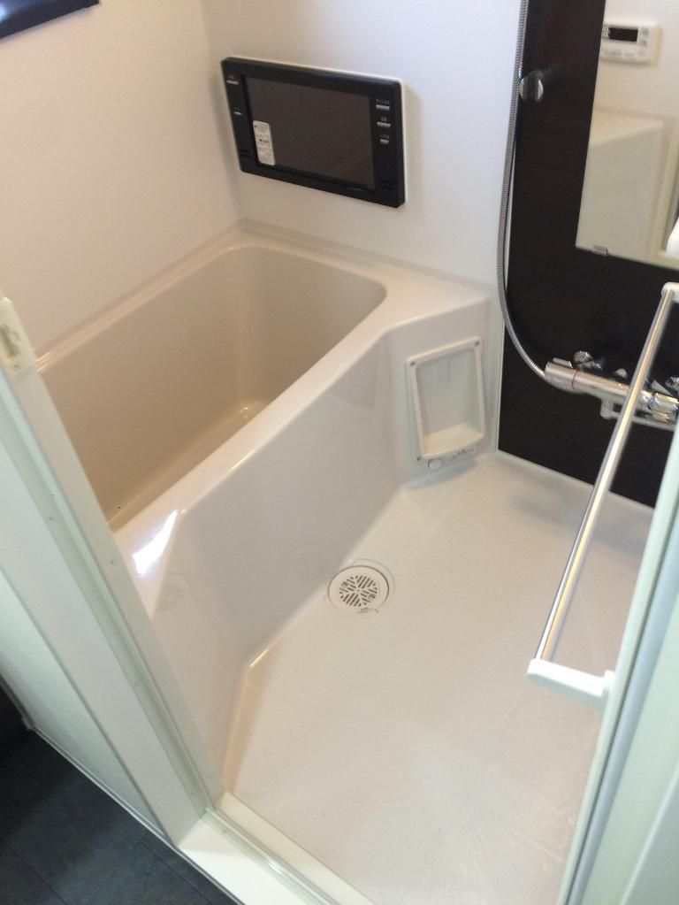 バス・シャワールーム　落ち着いた空間のお風呂です