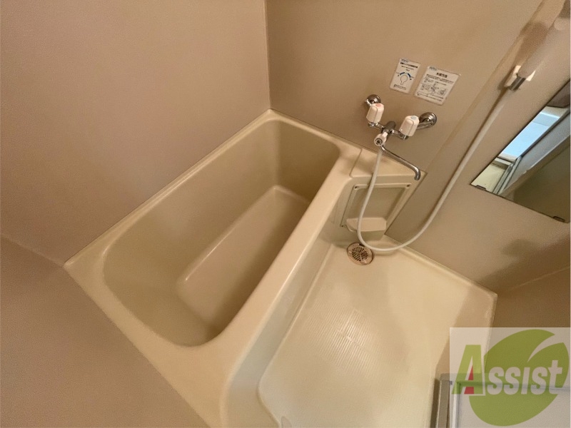 バス・シャワールーム　お風呂になります。一日の疲れを癒してくださいね。