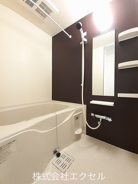 バス・シャワールーム　追い焚き・浴室乾燥が付いたお風呂です。