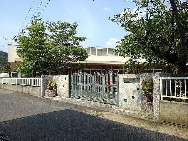幼稚園・保育園　三芳幼稚園（幼稚園・保育園）まで700m