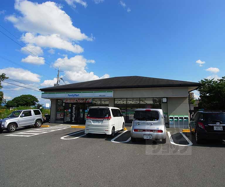 コンビニ　ファミリーマート松尾大社前店（コンビニ）まで190m