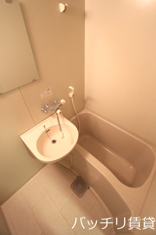 バス・シャワールーム　＊画像は別部屋の為イメージ、現状を優先致します