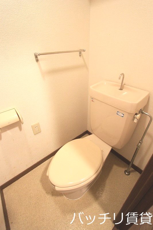 トイレ　＊画像は別部屋の為イメージ、現状を優先致します