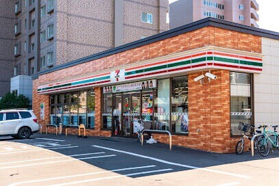 コンビニ　セブンイレブン札幌北21条東15丁目店（コンビニ）まで205m