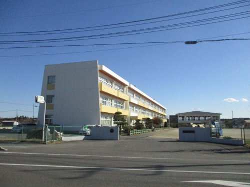 小学校　穴戸小学校（小学校）まで562m