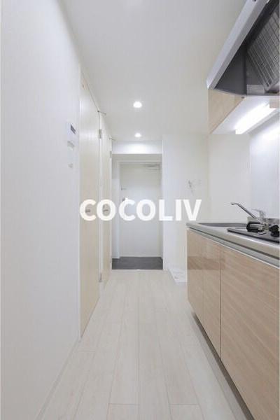 玄関　同物件別部屋写真