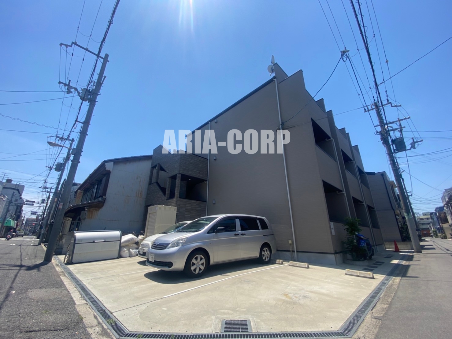 エントランス　敷地内駐車場付◎月額13200円♪