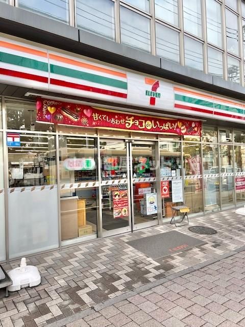 コンビニ　セブンイレブン（コンビニ）まで937m