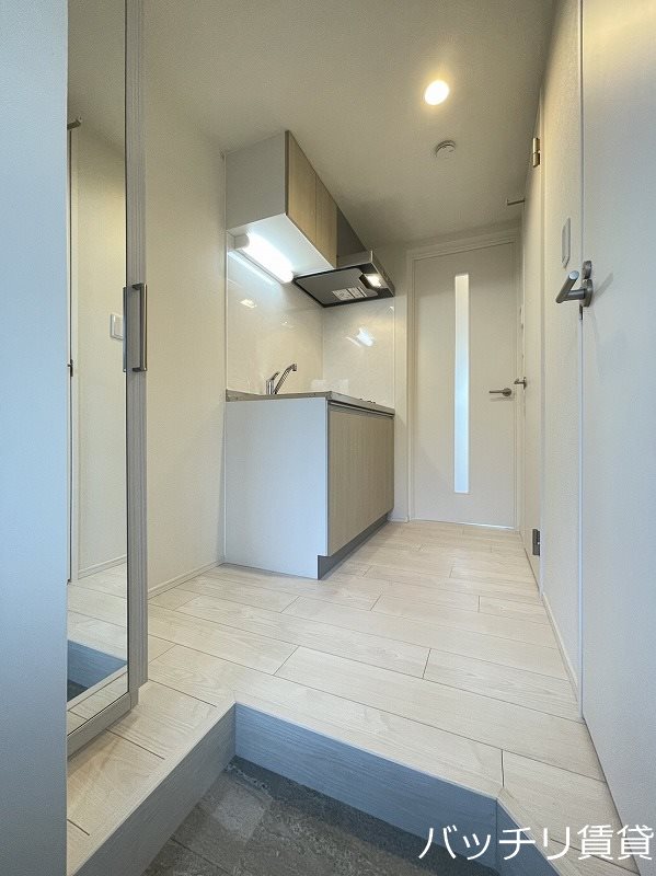 玄関　画像は同型タイプの為、現状を優先致します。